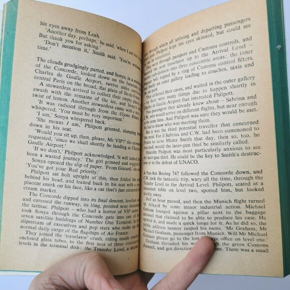 1980 Alistair MacLean's Hostage Tower Paperback, Pulp Fiction Spy Thriller - Picture 6 of 8